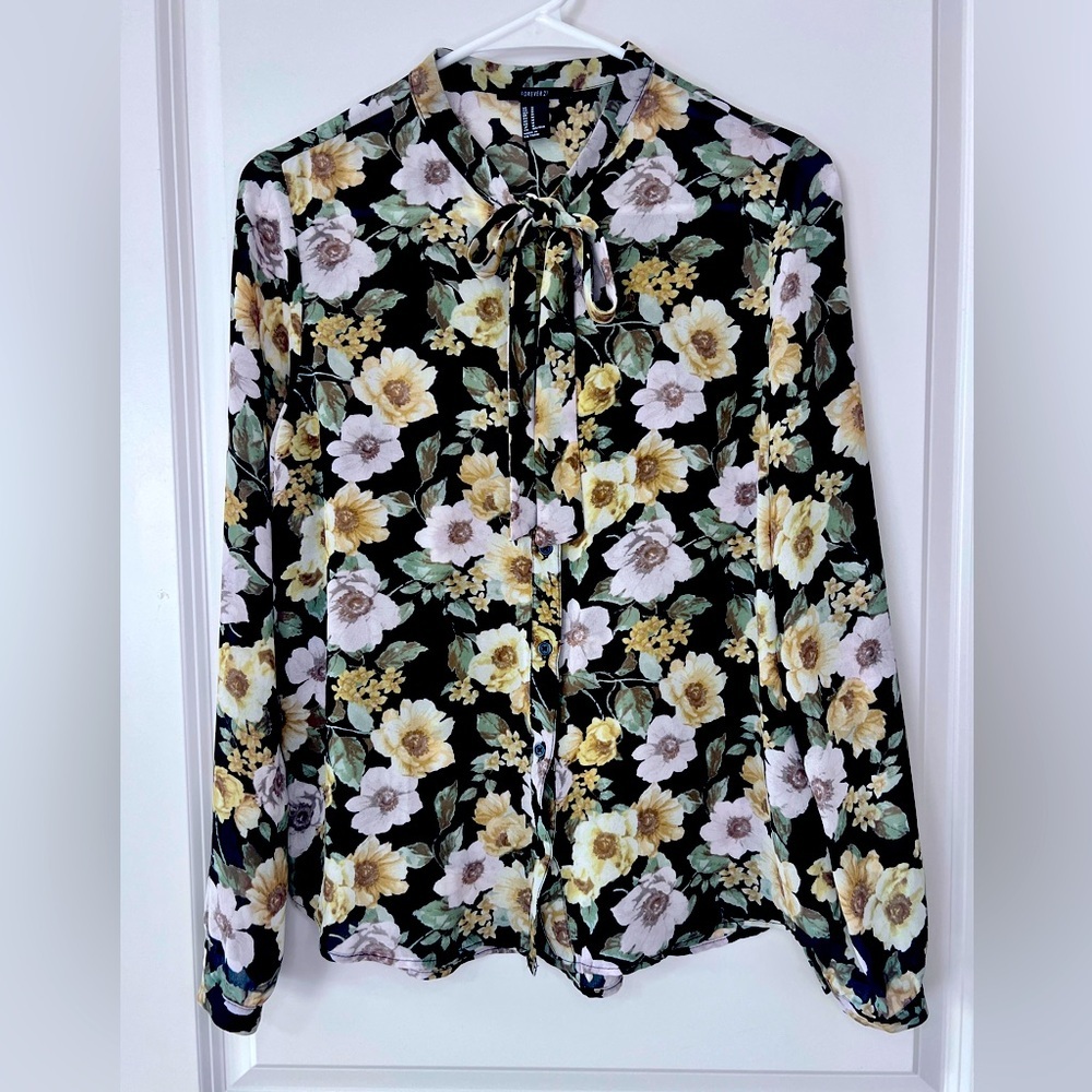 Forever 21 Floral Long Sleeve Tie Front Blouse